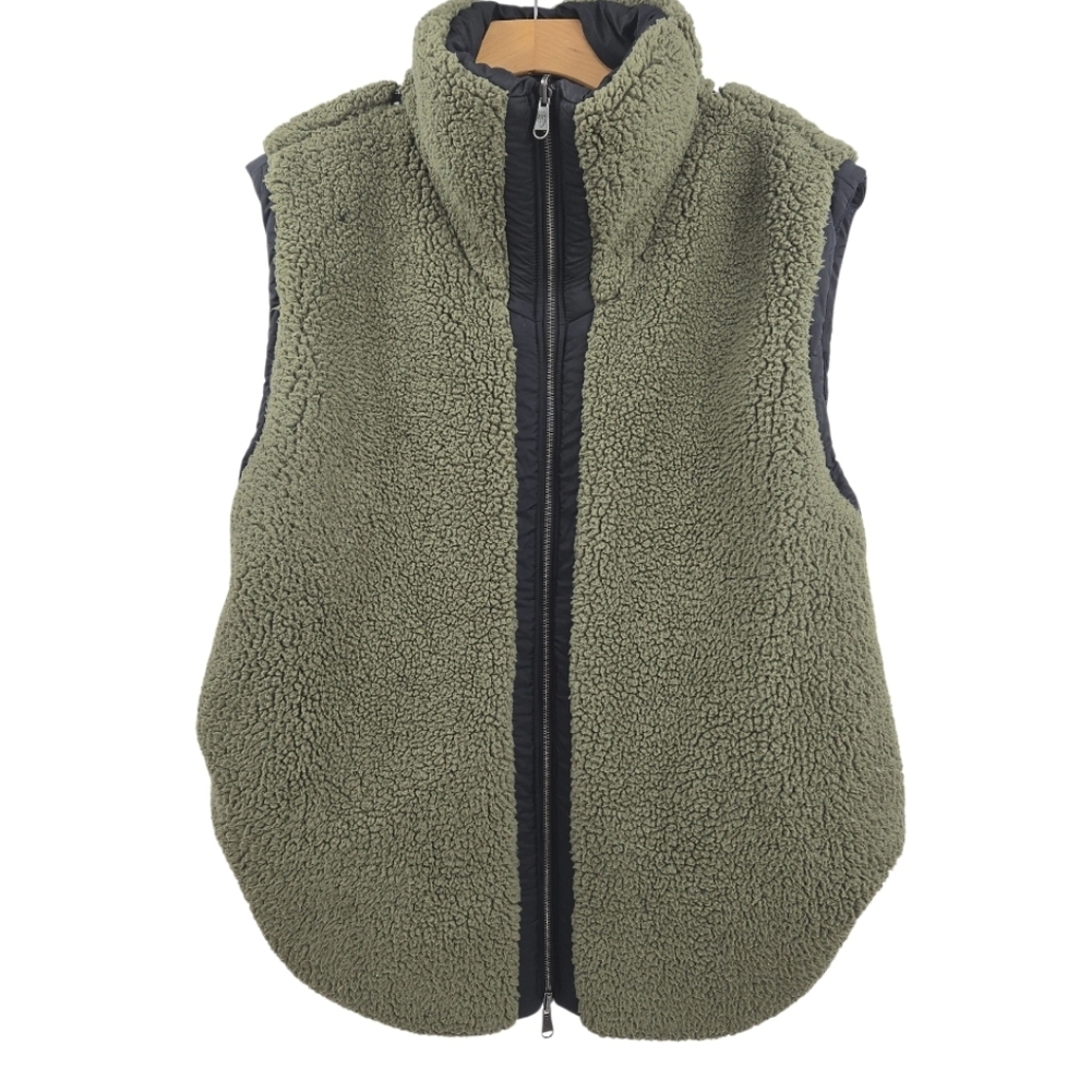 Free People Movement Venture On Vest Reversible Puffer Sherpa Green Black - Picture 2 of 16